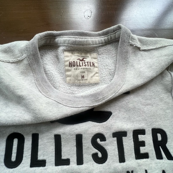 Hollister grey sweater. Size medium - Picture 3 of 3